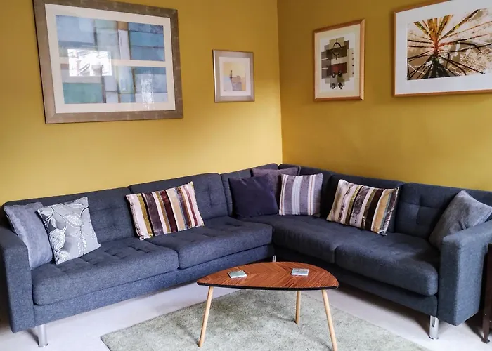 The Cobbles - Central, Parking, Netflix & Woodburner